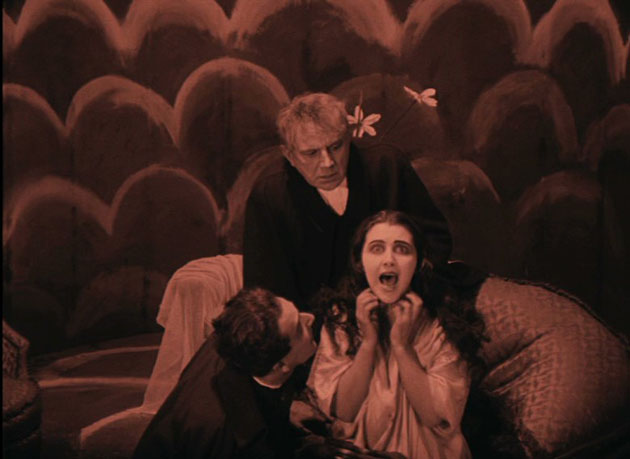 Das-Cabinet-Des-Dr.-Caligari-8